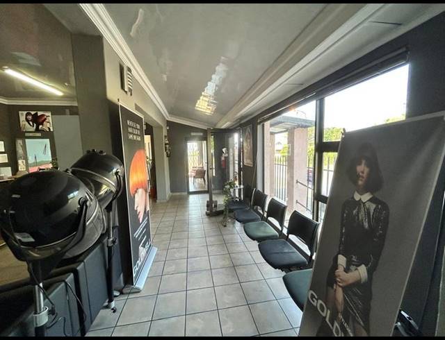 6 BEDROOM HOUSE FOR SALE IN SPRINGS CENTRAL